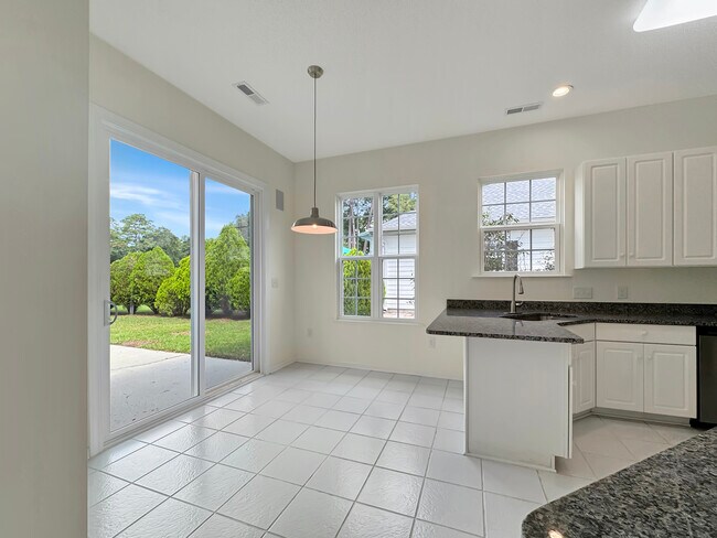 Building Photo - 4333 Oakwood Cir