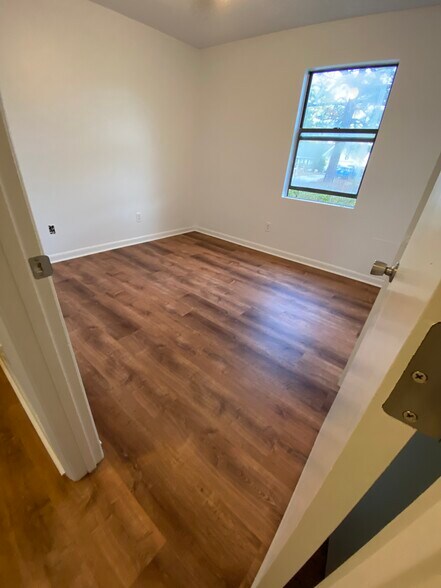 Building Photo - 925 Hunting Ridge Rd