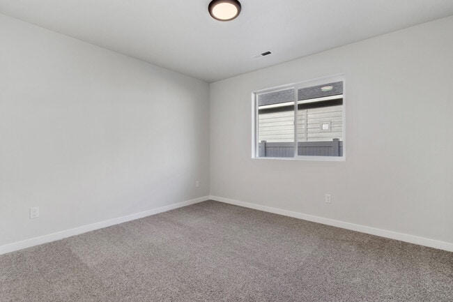 Building Photo - 7113 S Old Farm Ave