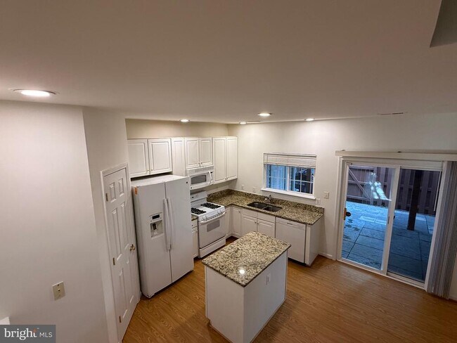 Building Photo - 2427 Dew Meadow Ct