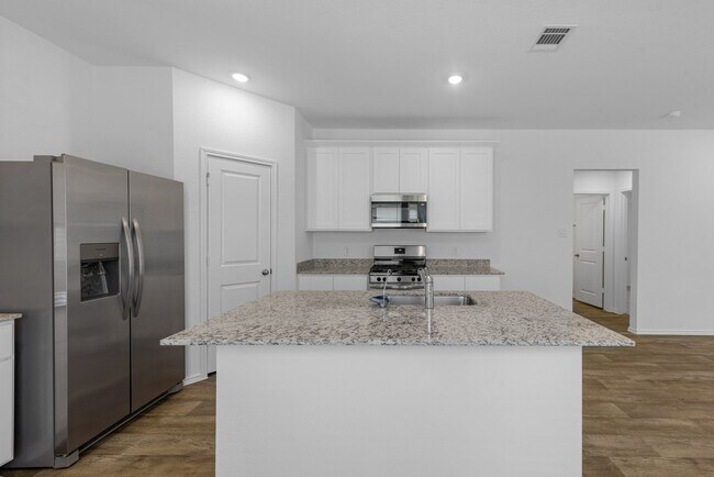 Building Photo - 3038 Lake Crest Dr