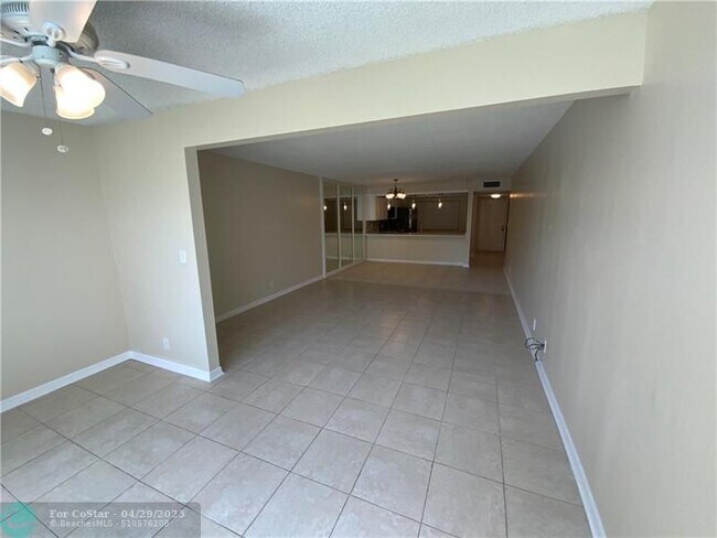 Building Photo - 8040 Hampton Blvd