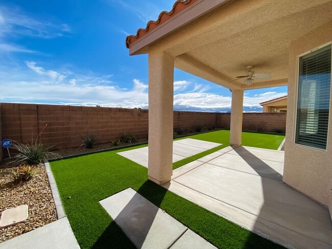 Building Photo - Beautiful single story in the Southwest! Quiet, secluded, and gated Sequoia community with park!