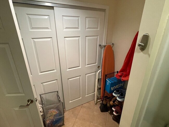 Building Photo - 110 Strathmore Rd