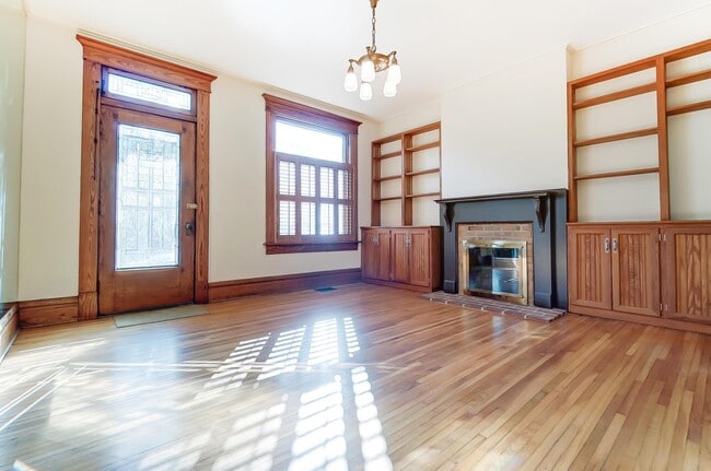 Building Photo - 557 S Grant Ave