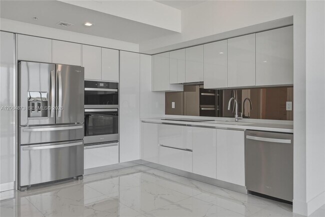 Building Photo - 1170 E Hallandale Beach Blvd