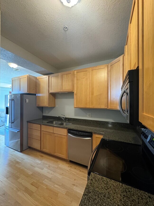 Building Photo - 606 W Wisconsin Ave