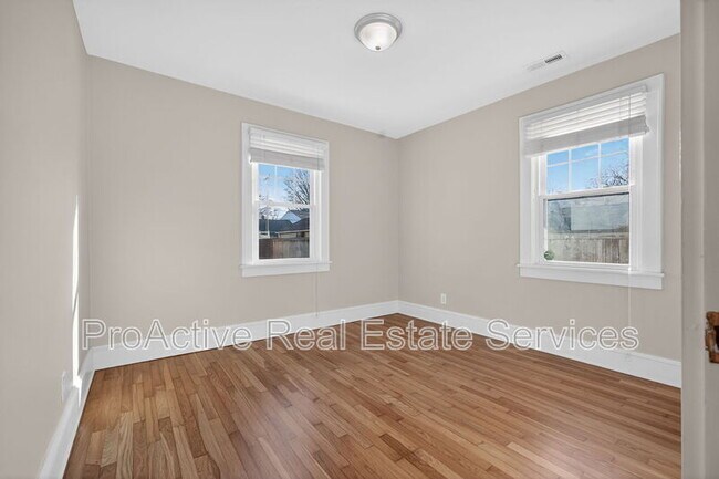 Building Photo - 1329 Cedar Ln