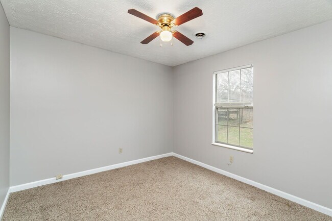 Building Photo - 2603 Louise Ave