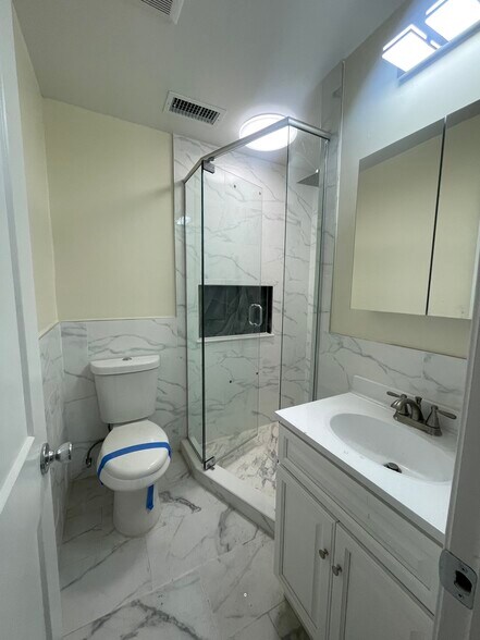 Building Photo - 160 Laconia Ave