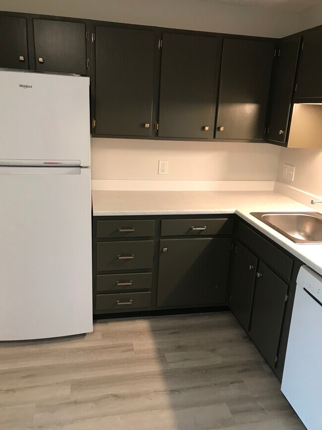 Kitchen - 15 Northbrook Dr