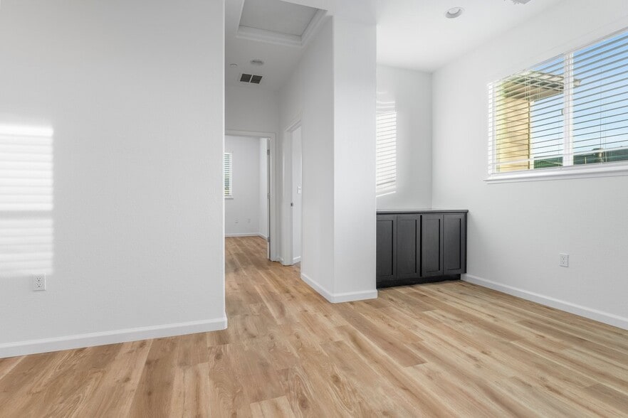 Building Photo - 144 Atherton Loop