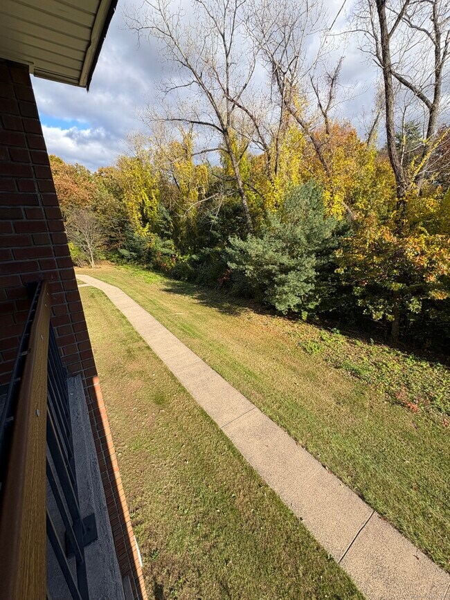 Building Photo - 962 High Path Rd