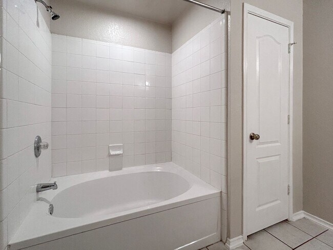 Building Photo - Northeast 3/2 with New Bedroom Floors & Covered Patio