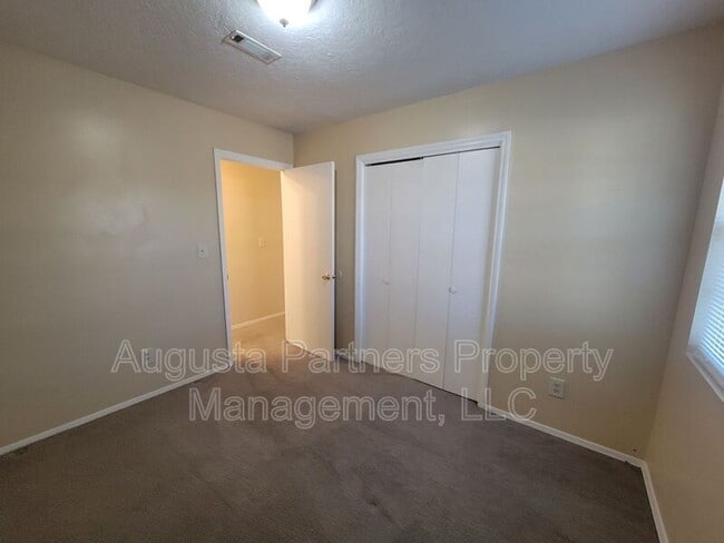 Building Photo - 116 Magnolia Dr