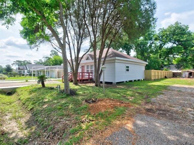 Building Photo - 2703 Areba St