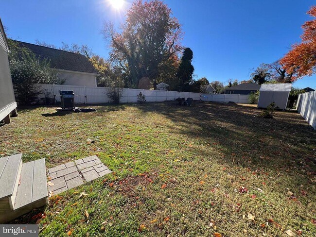 Building Photo - 710 Garfield Ave