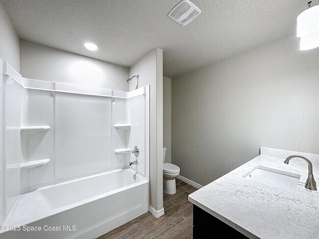 Building Photo - 530 L M Davey Ln