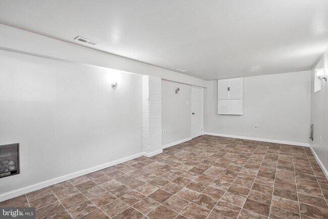 Building Photo - 508 Cording Ave