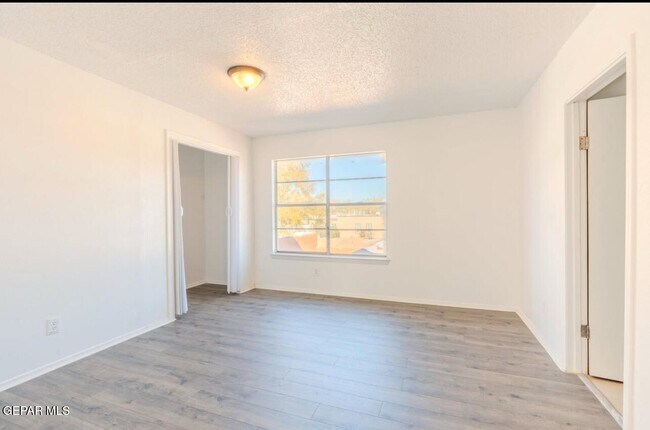 Building Photo - 226 Moon River St