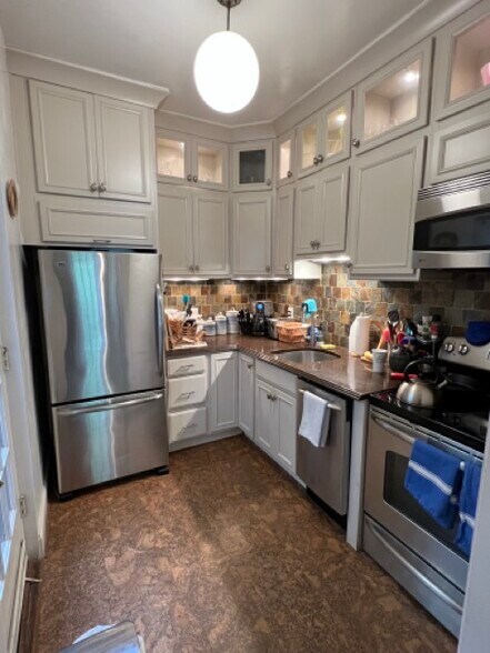 Kitchen - 1255 F St NE
