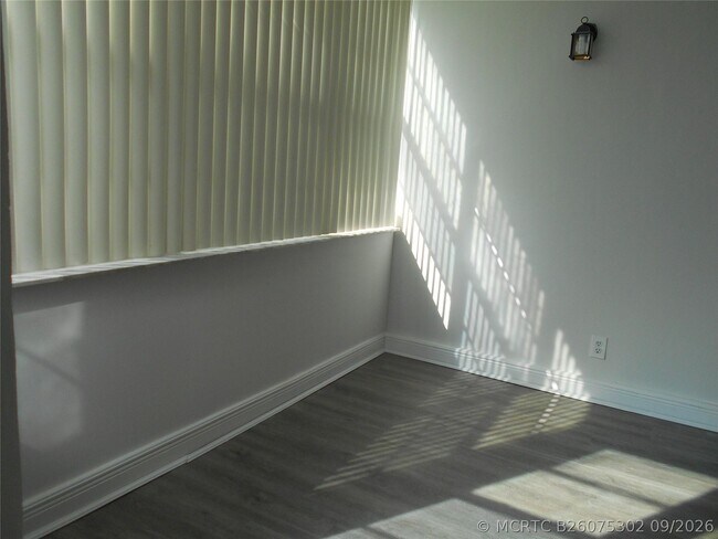 Building Photo - 2781 Taft St