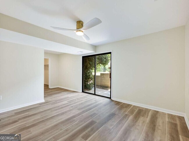 Building Photo - 605 Candler St