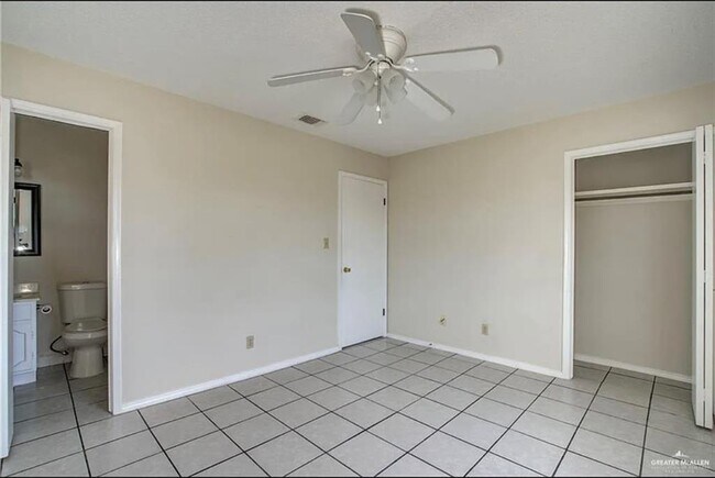Building Photo - 2125 Kerria Ave
