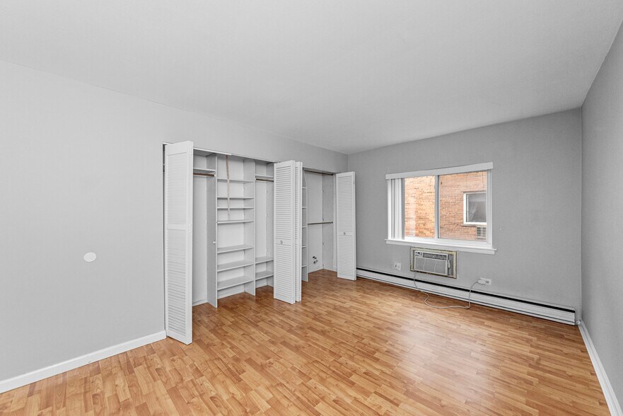 Building Photo - 3825 N Pine Grove Ave