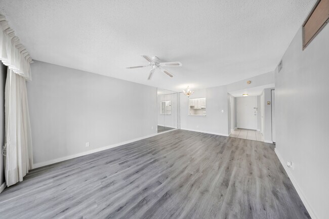 Building Photo - 257 S Cypress Rd