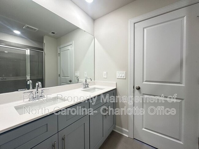 Building Photo - 1764 Braemar Vlg Dr