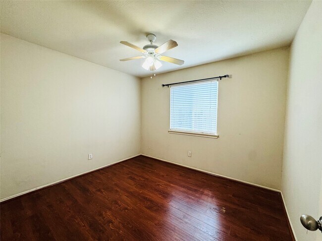Building Photo - 9110 Regents Cove Ct