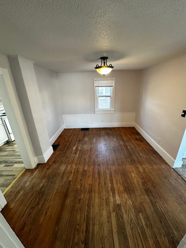 Building Photo - 305 S Western Ave