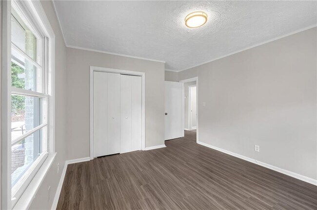 Building Photo - 1641 Rockcliff Pl SE