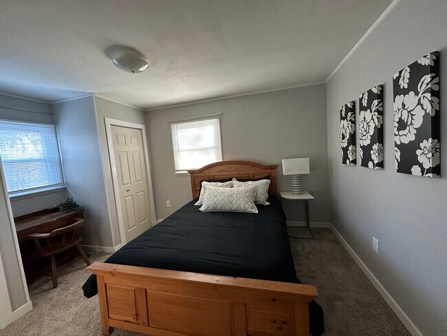 Building Photo - 2425 N Headley Rd