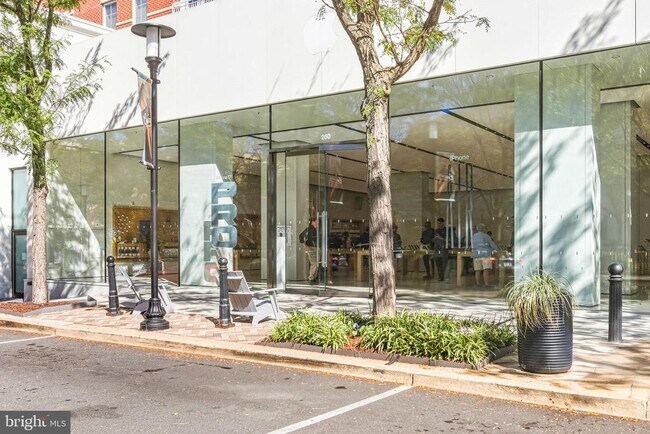 Building Photo - 1220 N Fillmore St