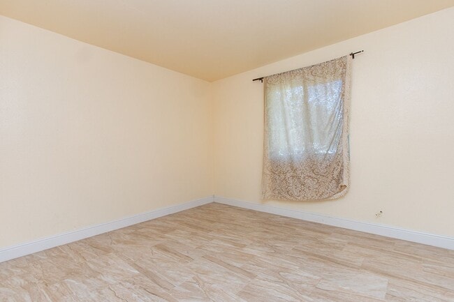Building Photo - Coming Soon... 3 Bedroom 2 bath!
