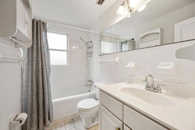 Building Photo - 1338 Wolfe St