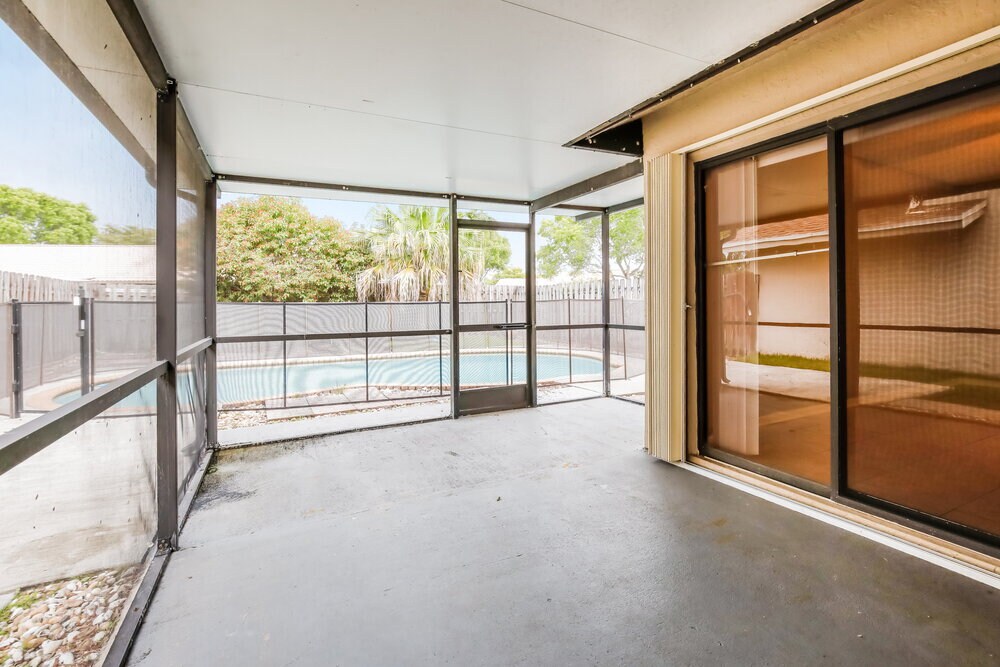 Building Photo - 578 Lakeside Cir