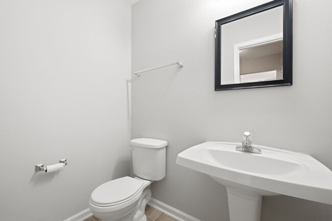 Building Photo - Newly renovated 3Bd 2.5bath SFH in Chadbury Concord