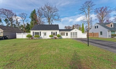 Building Photo - 1073 Outer Dr