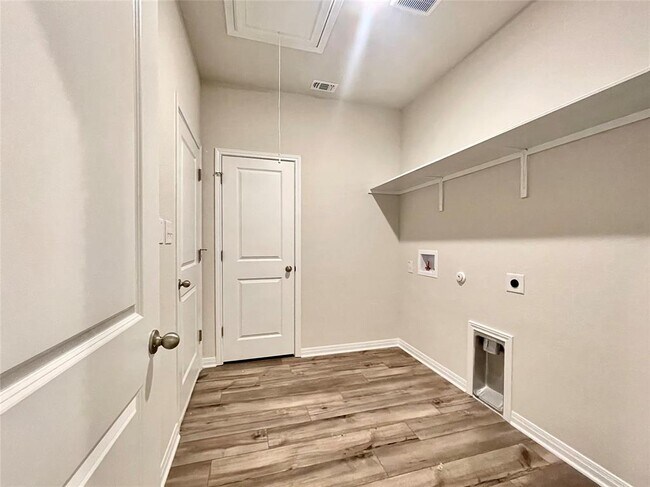 Building Photo - 408 Giorgio Moroder Dr