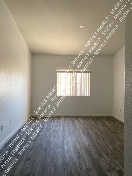 Building Photo - 401 Amber Pine St