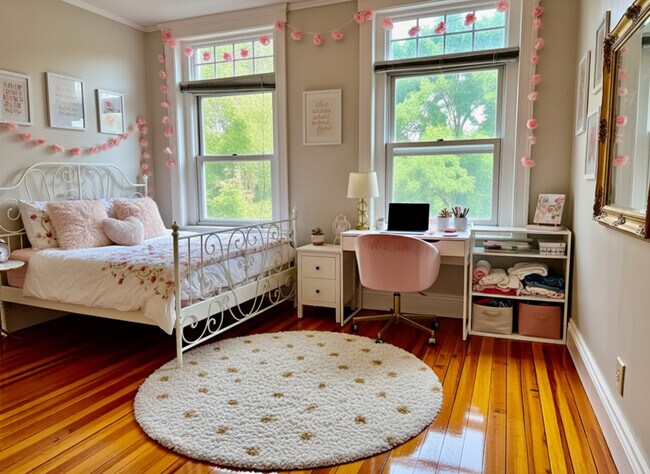 Building Photo - 10 Strathmore Rd