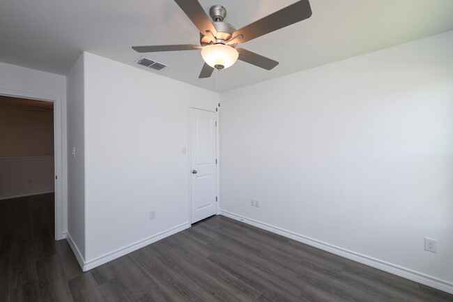 Building Photo - 9921 Bijan Dr