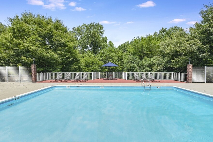 Building Photo - Acclaim at Lake Largo