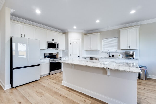 Building Photo - 104 Claystone Rd