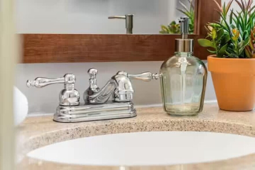 Building Photo - 206 E Street-SI ID1367376P