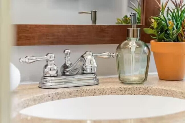 Building Photo - 206 E St