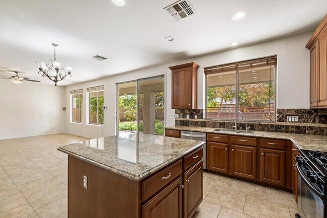 Building Photo - 18813 E Arrowhead Trail